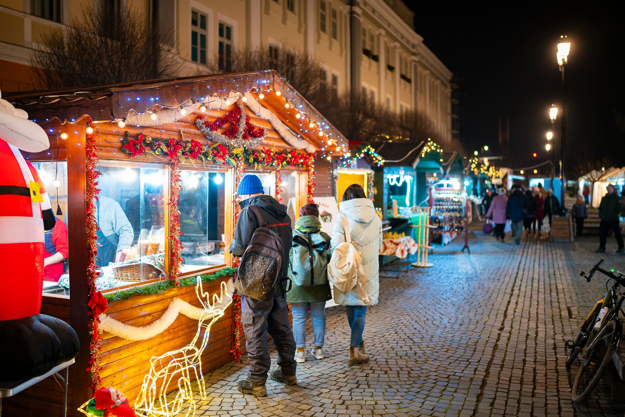 Ünnepi hangulatba öltözik Sepsiszentgyörgy: óriási karácsonyfa, megújult adventi koszorú és szilveszterkor lézershow lesz 