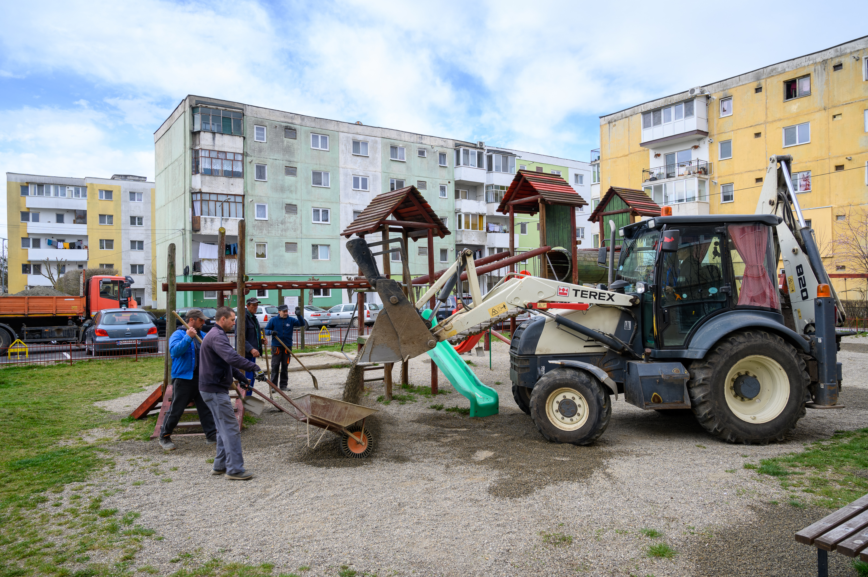 Elkezdődtek a tavaszi karbantartási munkálatok, folytatódnak az útfelújítások Sepsiszentgyörgyön