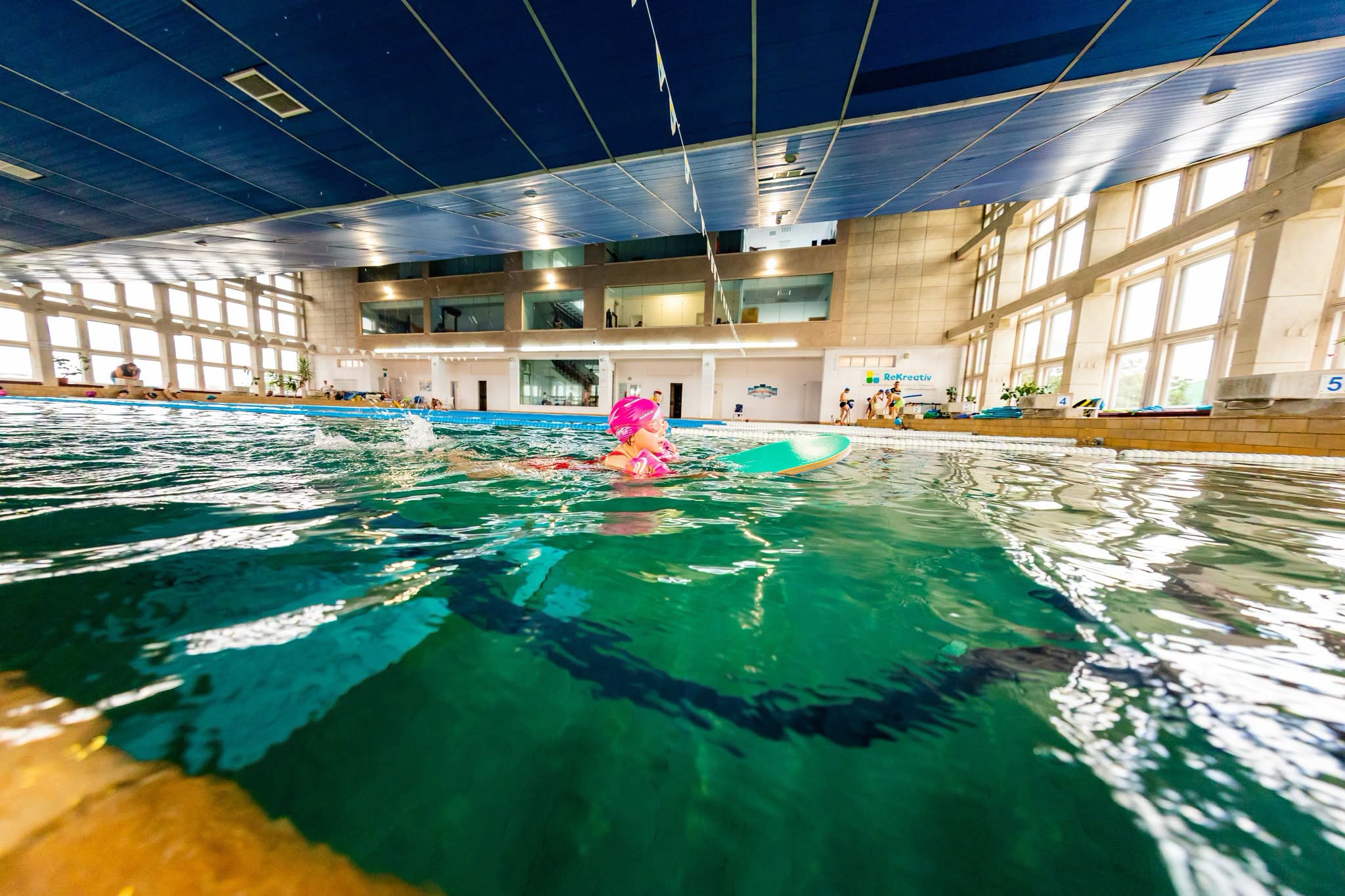 Kinyit a városi uszoda és folytatódik a Bevezetés a sportba program Sepsiszentgyörgyön