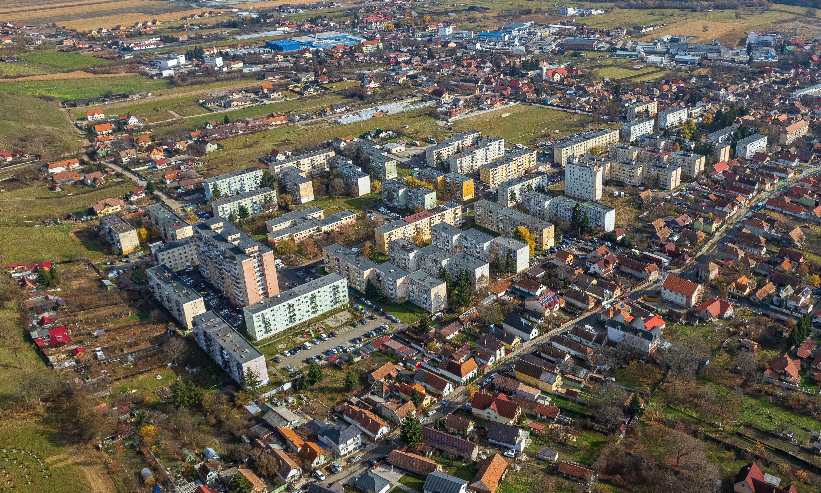 Újabb hét lépcsőház pincéjének fertőtlenítésére nyújt támogatást Sepsiszentgyörgy Önkormányzata